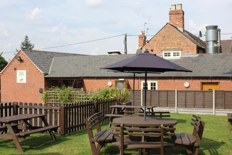 The Royal Oak Hotel ลอฟเบอเรอ ภายนอก รูปภาพ